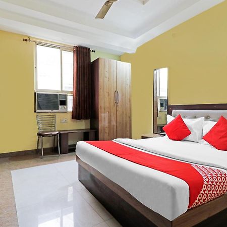 Capital O Royal Inn Near Laskar Gwalior Luaran gambar