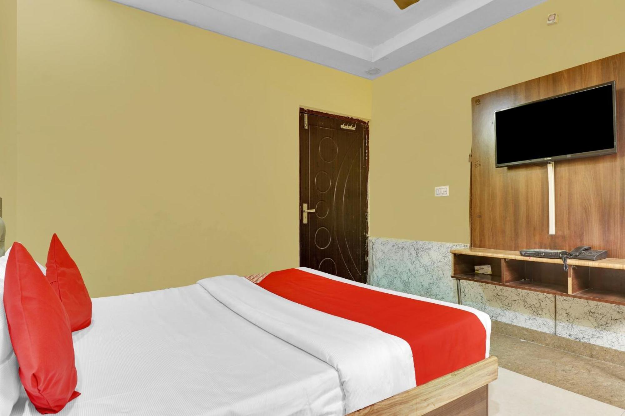 Capital O Royal Inn Near Laskar Gwalior Luaran gambar