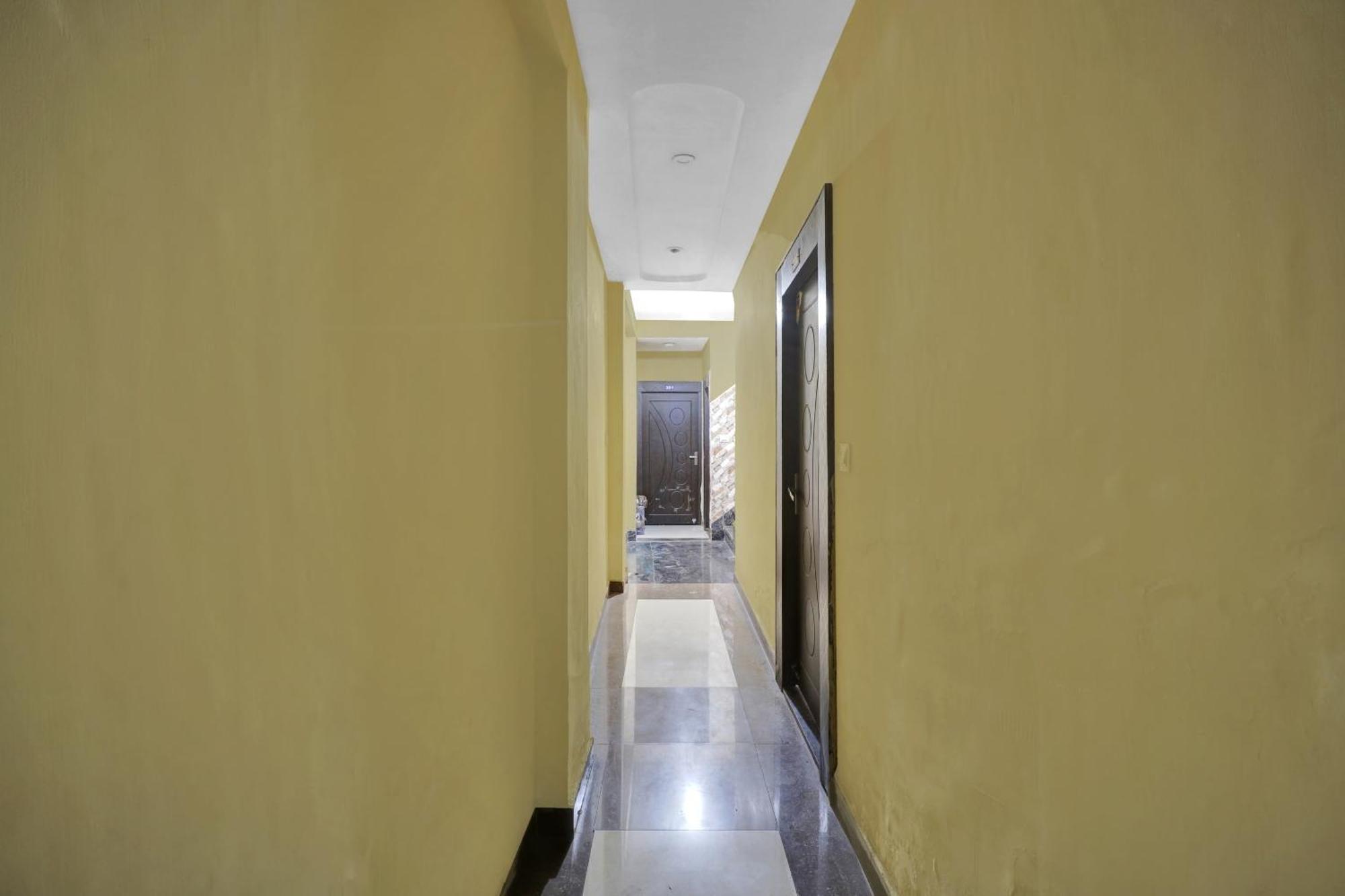 Capital O Royal Inn Near Laskar Gwalior Luaran gambar